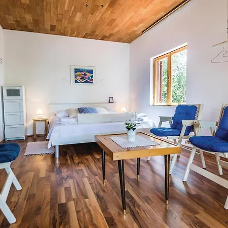Gorgeous In With Kitchenette